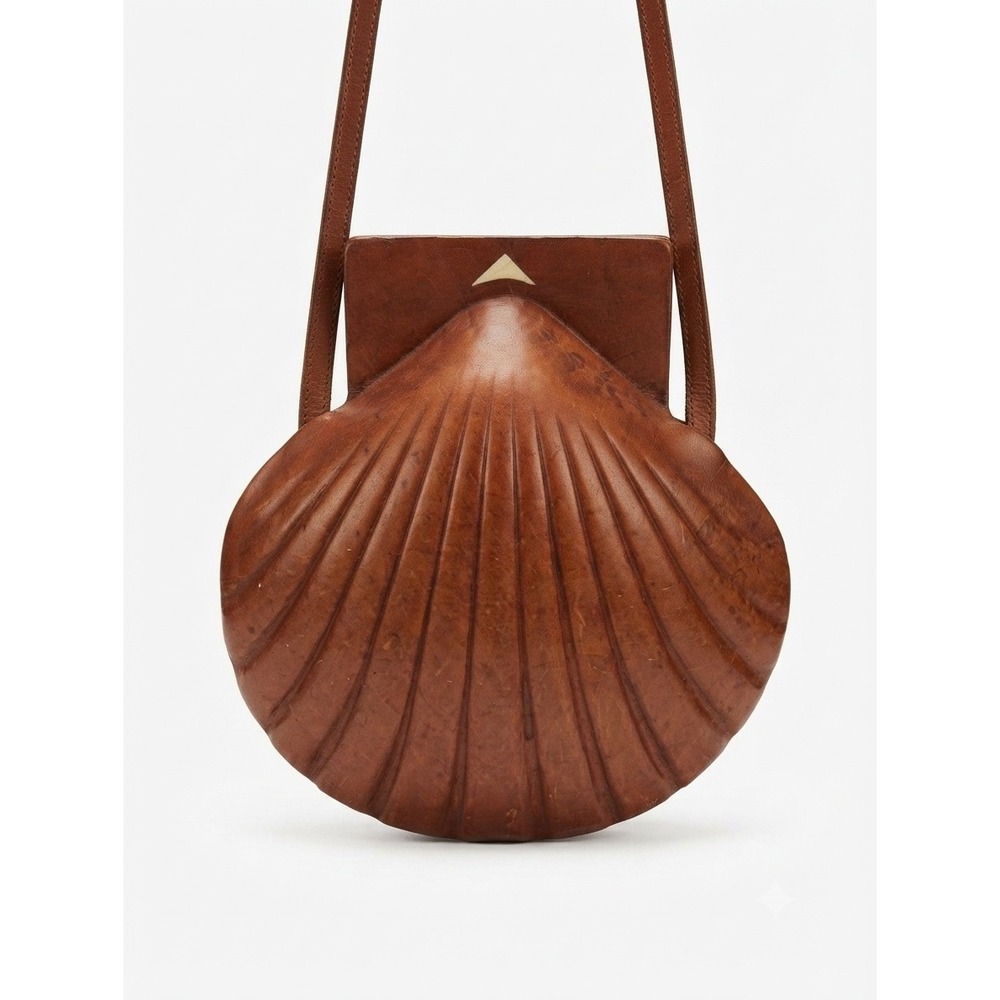 Joaquim Olivier Vintage Leather Shell Shaped Bag from Paris Signed